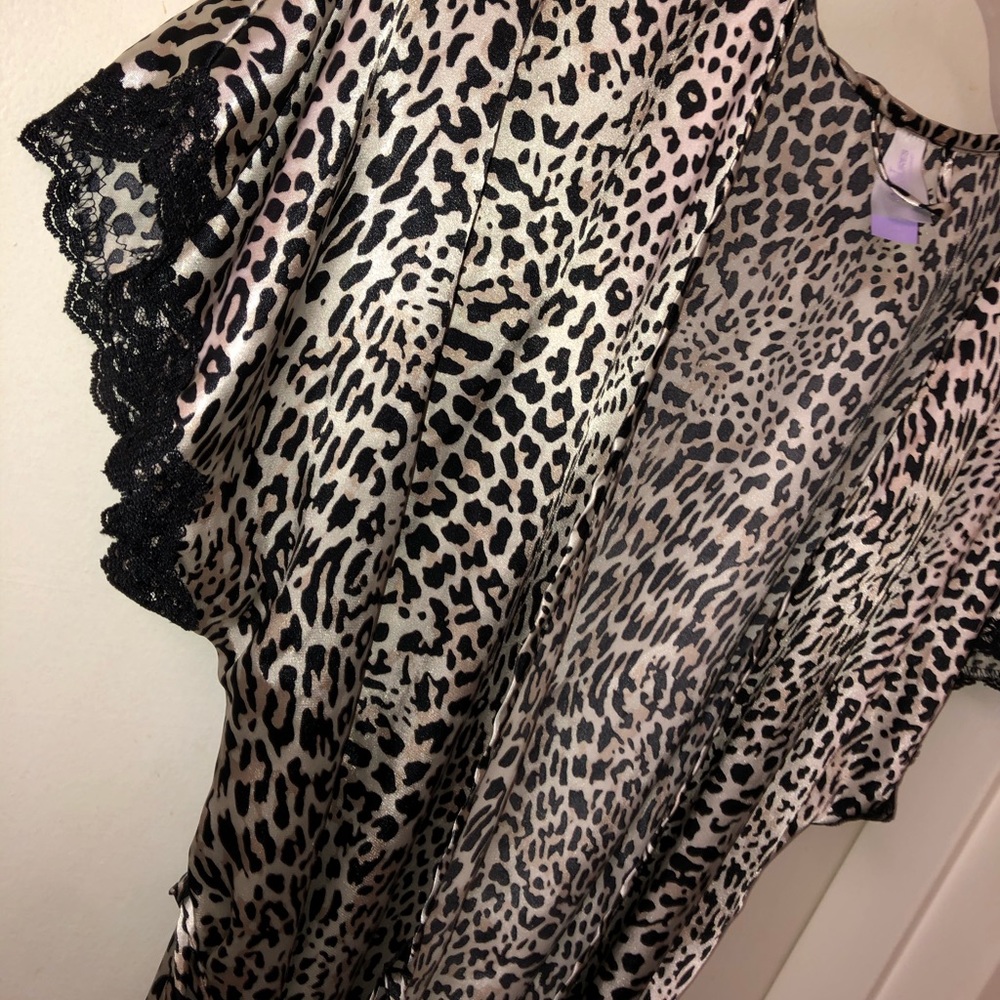 SOLD- Robe/Gown/Cover Up - Picture 2 of 3